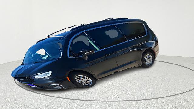 Used 2022 Chrysler Pacifica Touring-L image 3