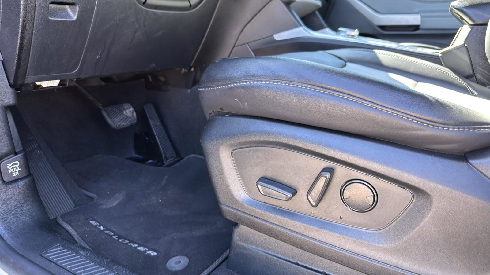 Certified 2023 Ford Explorer XLT w/ Equipment Group 202A image 7