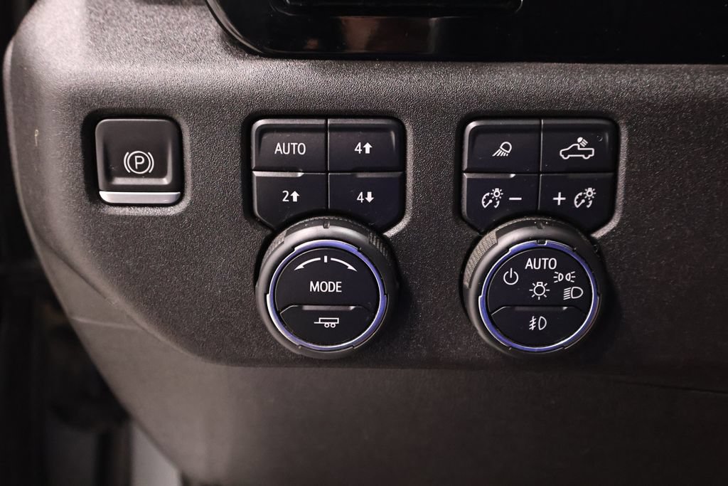 Used 2024 Chevrolet Silverado 3500 High Country w/ High Country Premium Package AWD/4WD image 28