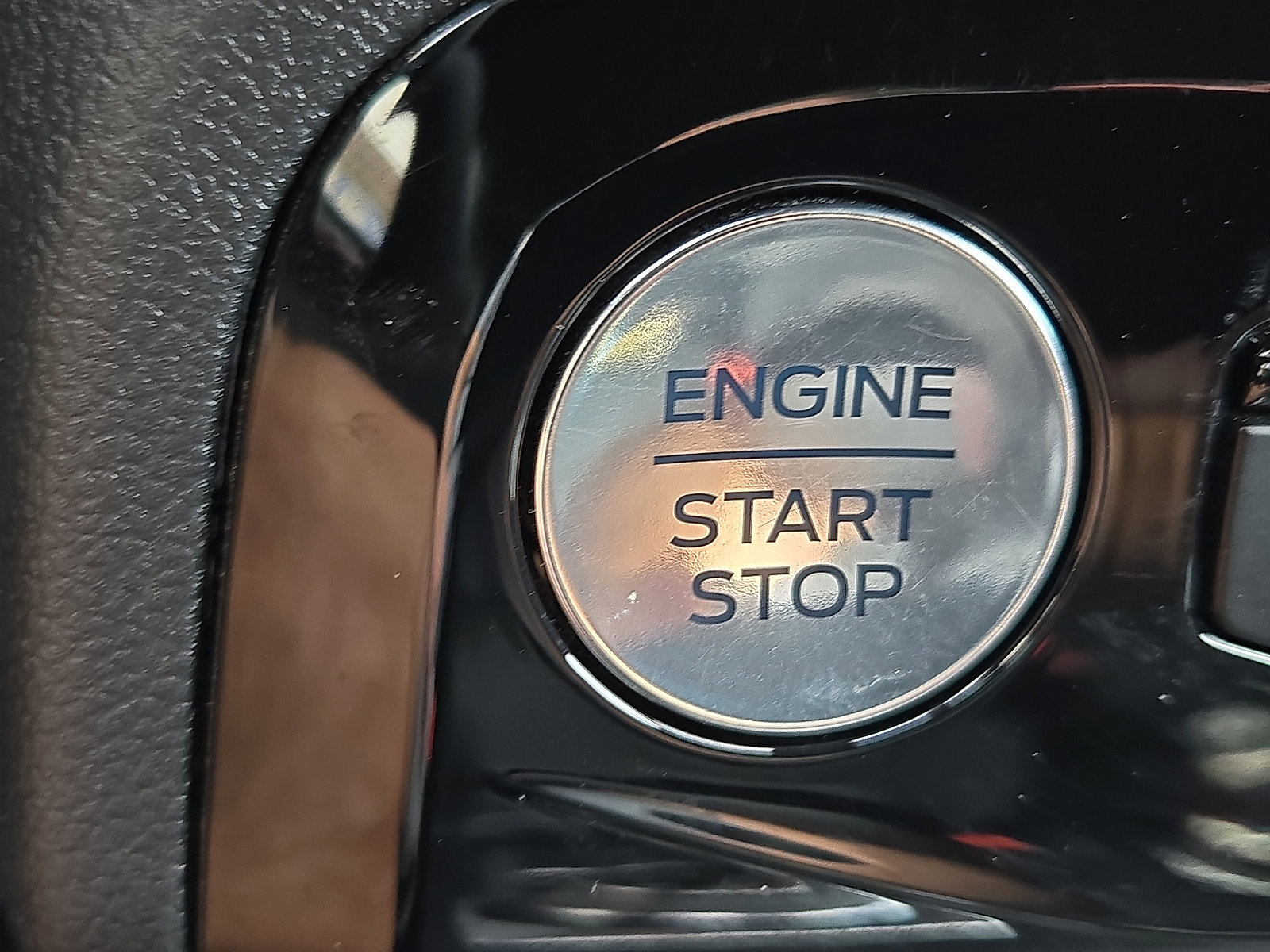 Certified 2025 Ford Escape ST-Line w/ Tech Pack #1 AWD/4WD image 22