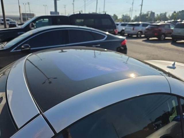Used 2017 Mercedes-Benz SLC 300 image 7