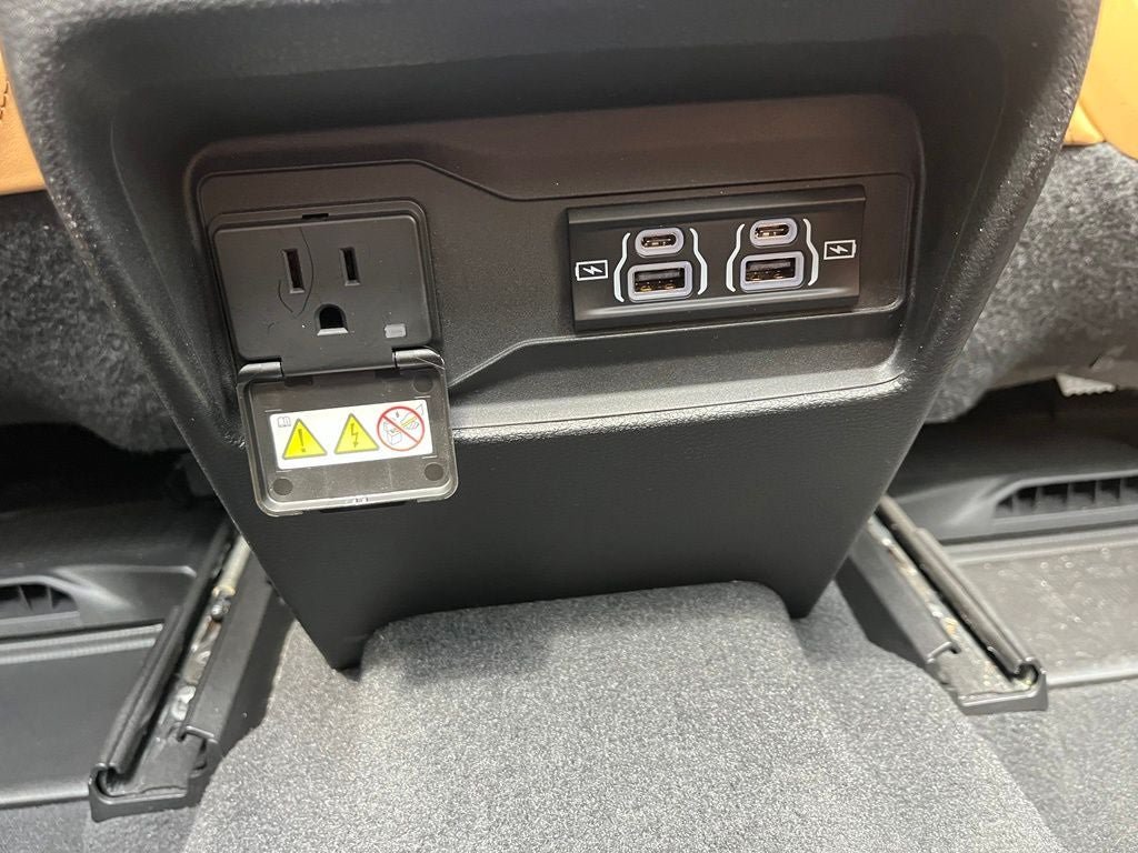 Used 2023 Jeep Grand Cherokee L Summit AWD/4WD image 16