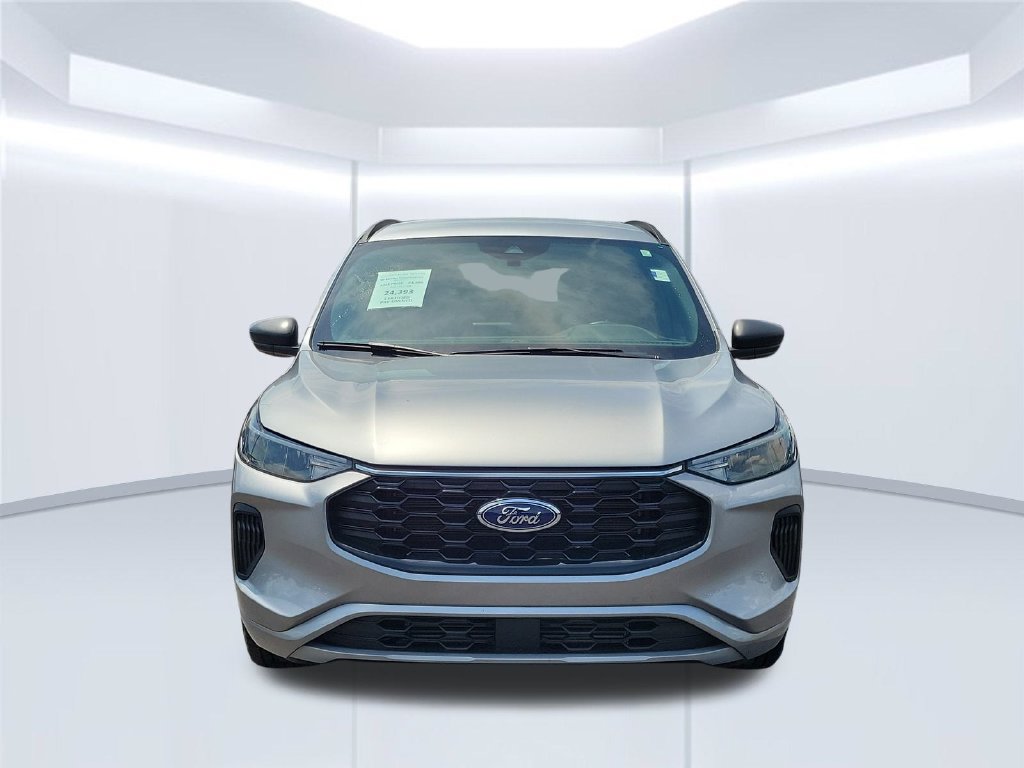 Certified 2023 Ford Escape ST-Line w/ Tech Pack #1 FWD image 2