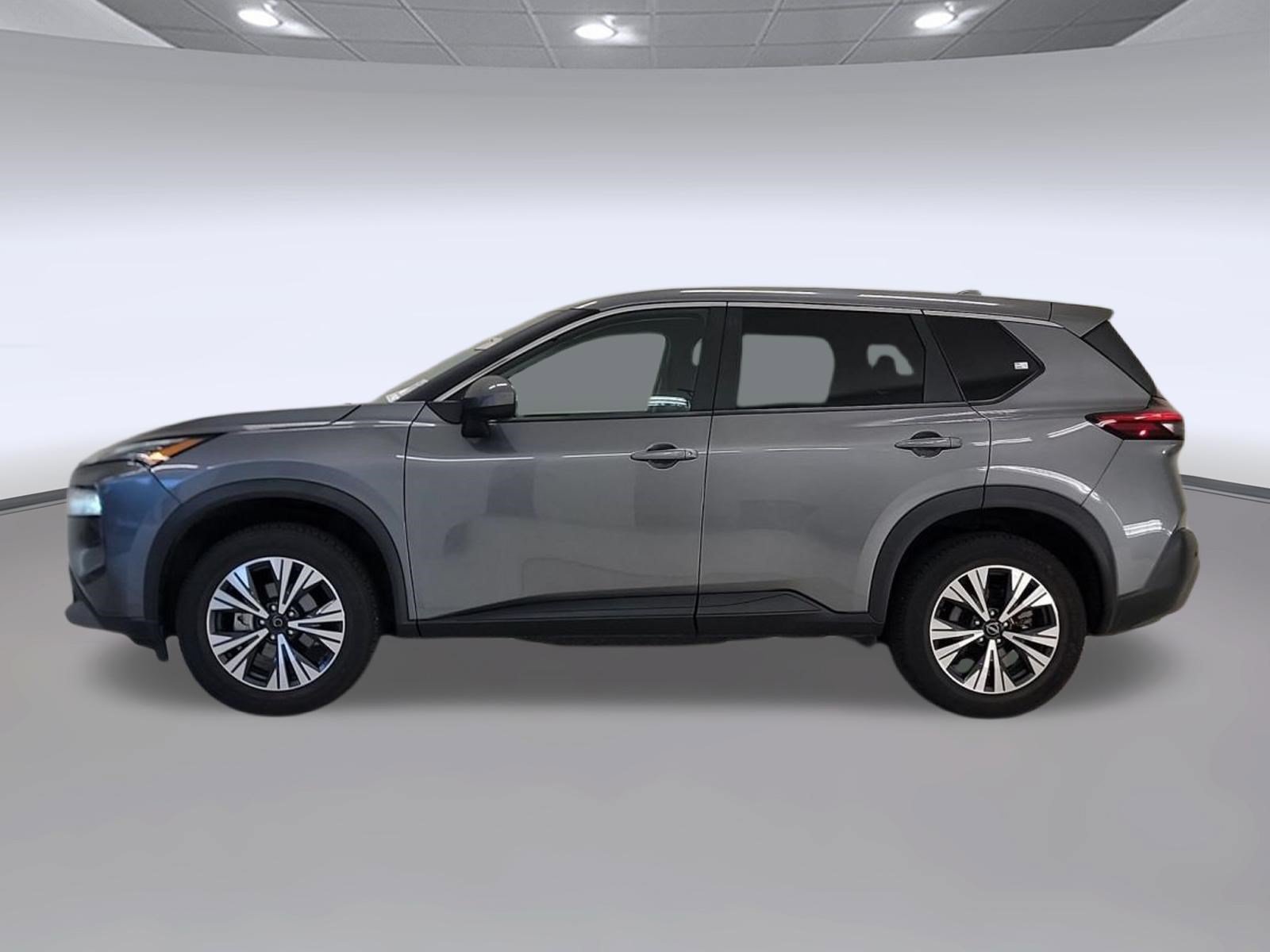Used 2023 Nissan Rogue SV FWD image 2