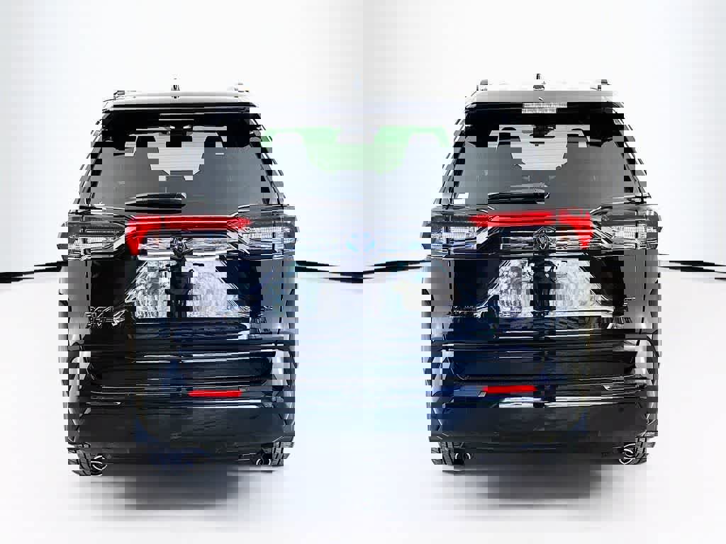 Used 2023 Toyota RAV4 SE w/ Weather & Moonroof Package image 4