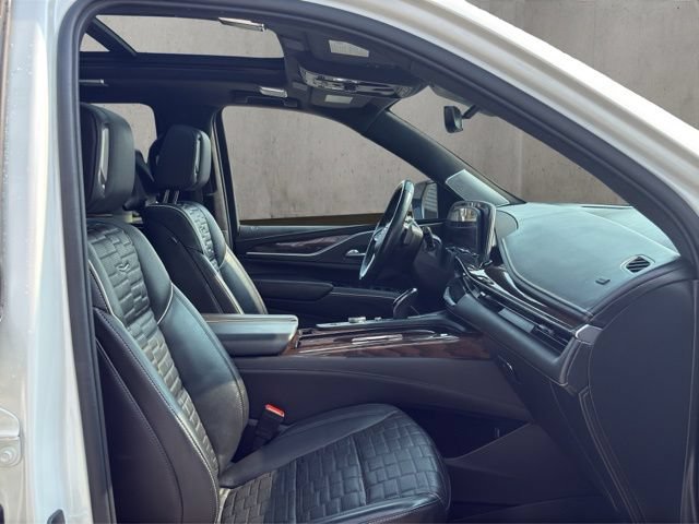 Used 2022 Cadillac Escalade Sport Platinum AWD/4WD image 2