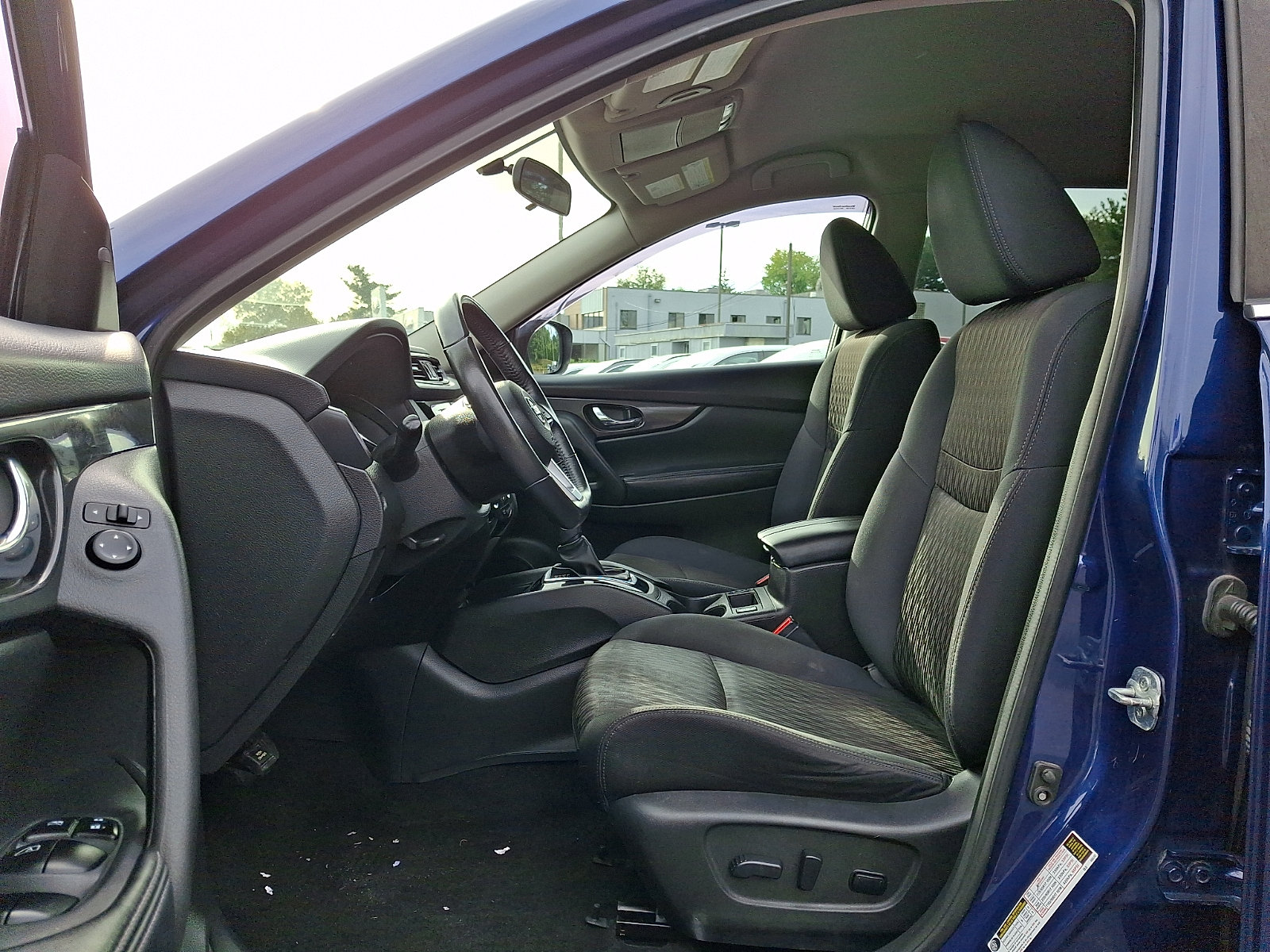 Used 2018 Nissan Rogue SV AWD/4WD image 13