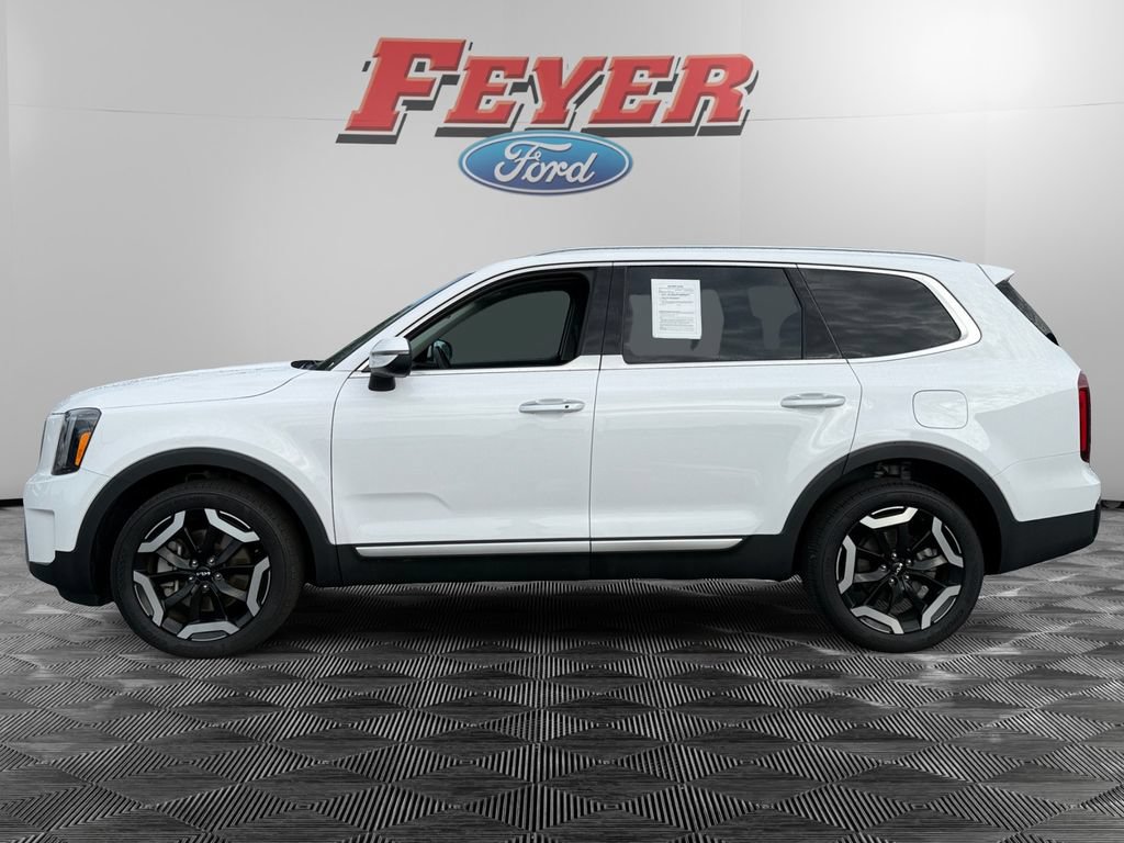 Used 2025 Kia Telluride S FWD image 2
