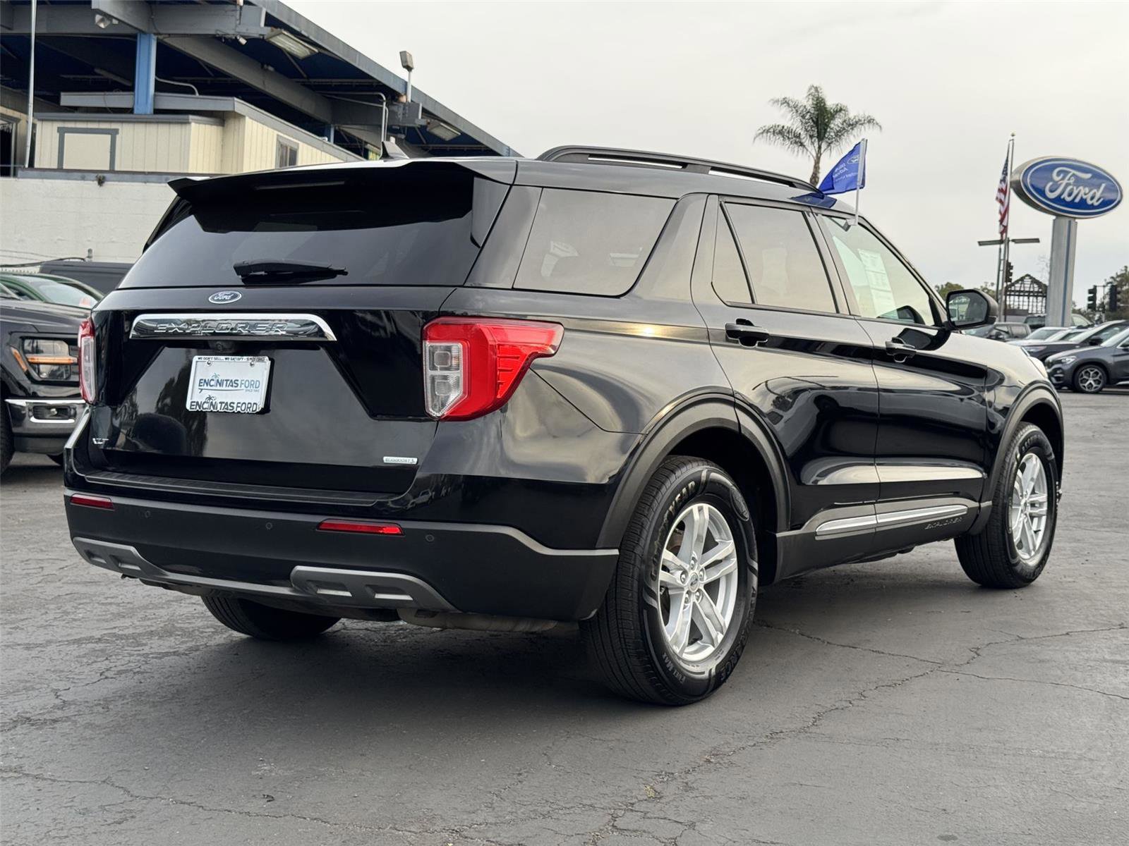 Certified 2020 Ford Explorer XLT w/ Equipment Group 202A image 4