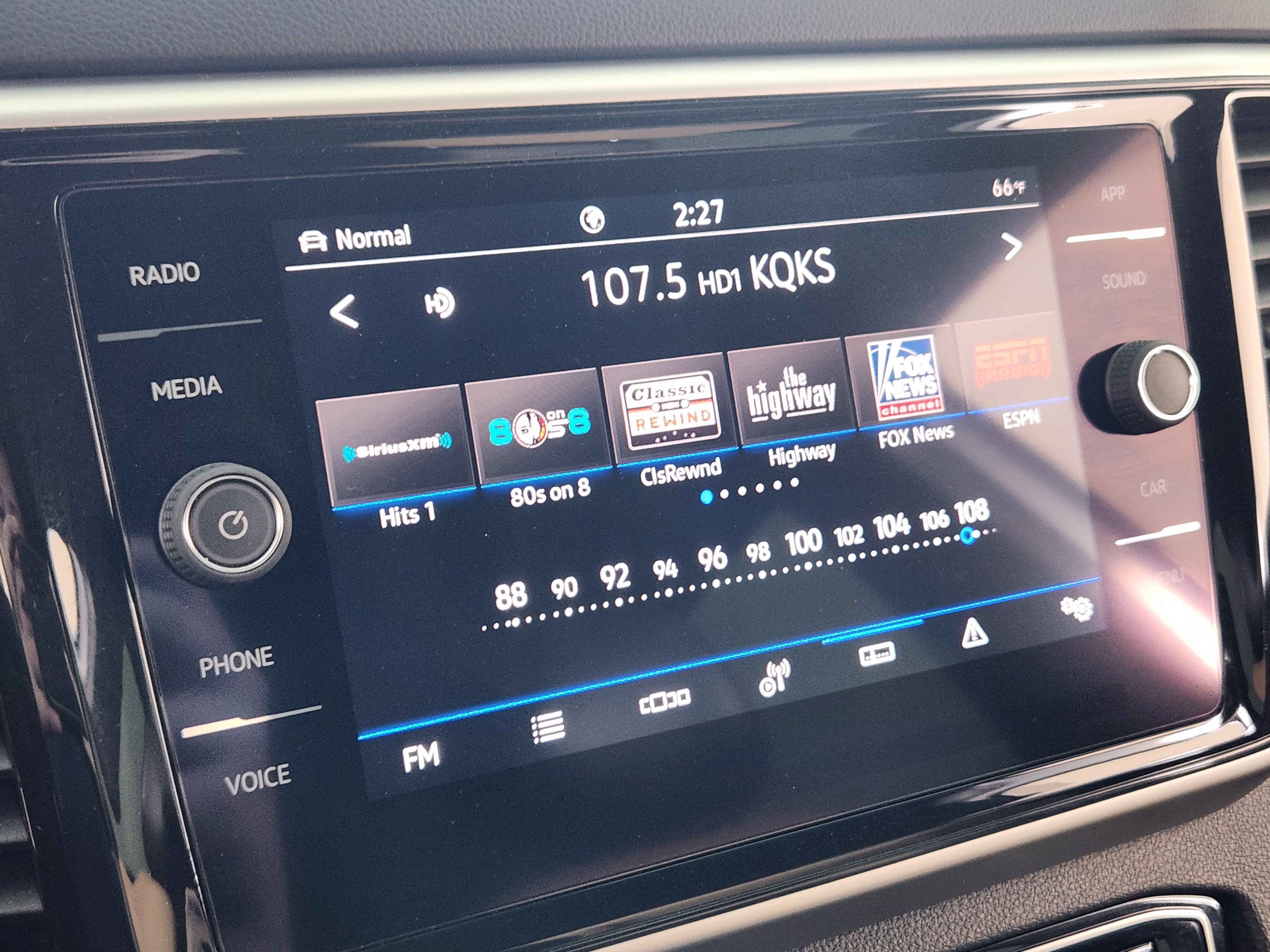 Used 2022 Volkswagen Atlas Cross Sport SE image 21