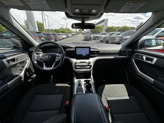Certified 2024 Ford Explorer XLT AWD/4WD image 3