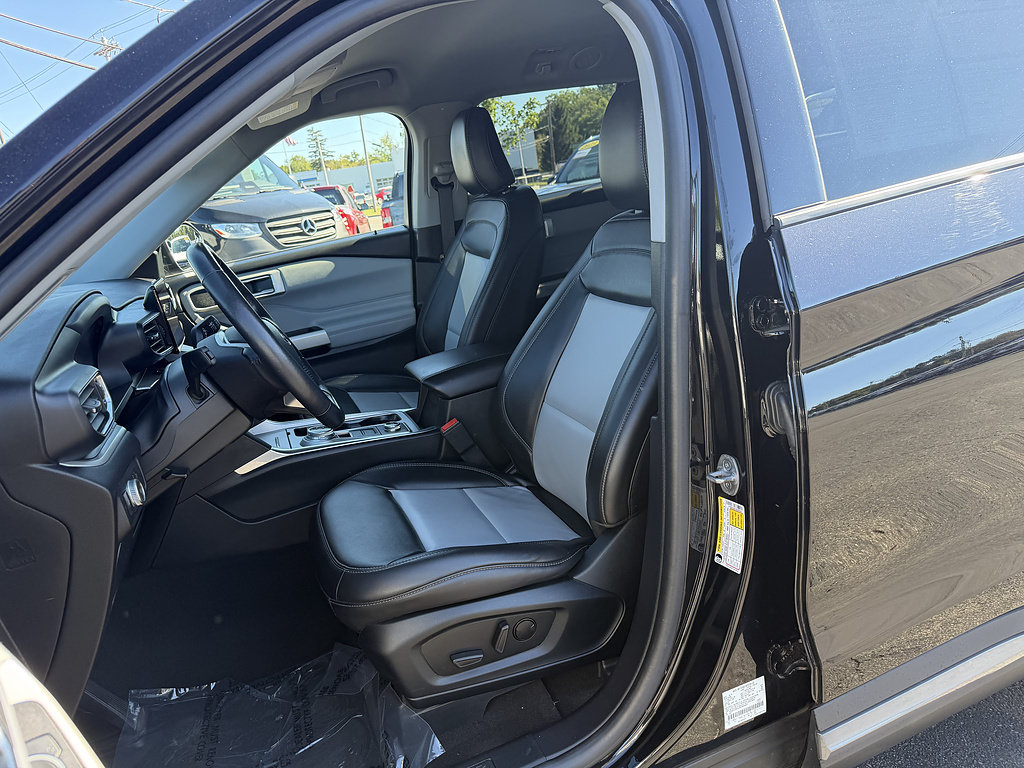 Certified 2022 Ford Explorer XLT w/ Equipment Group 202A AWD/4WD image 14