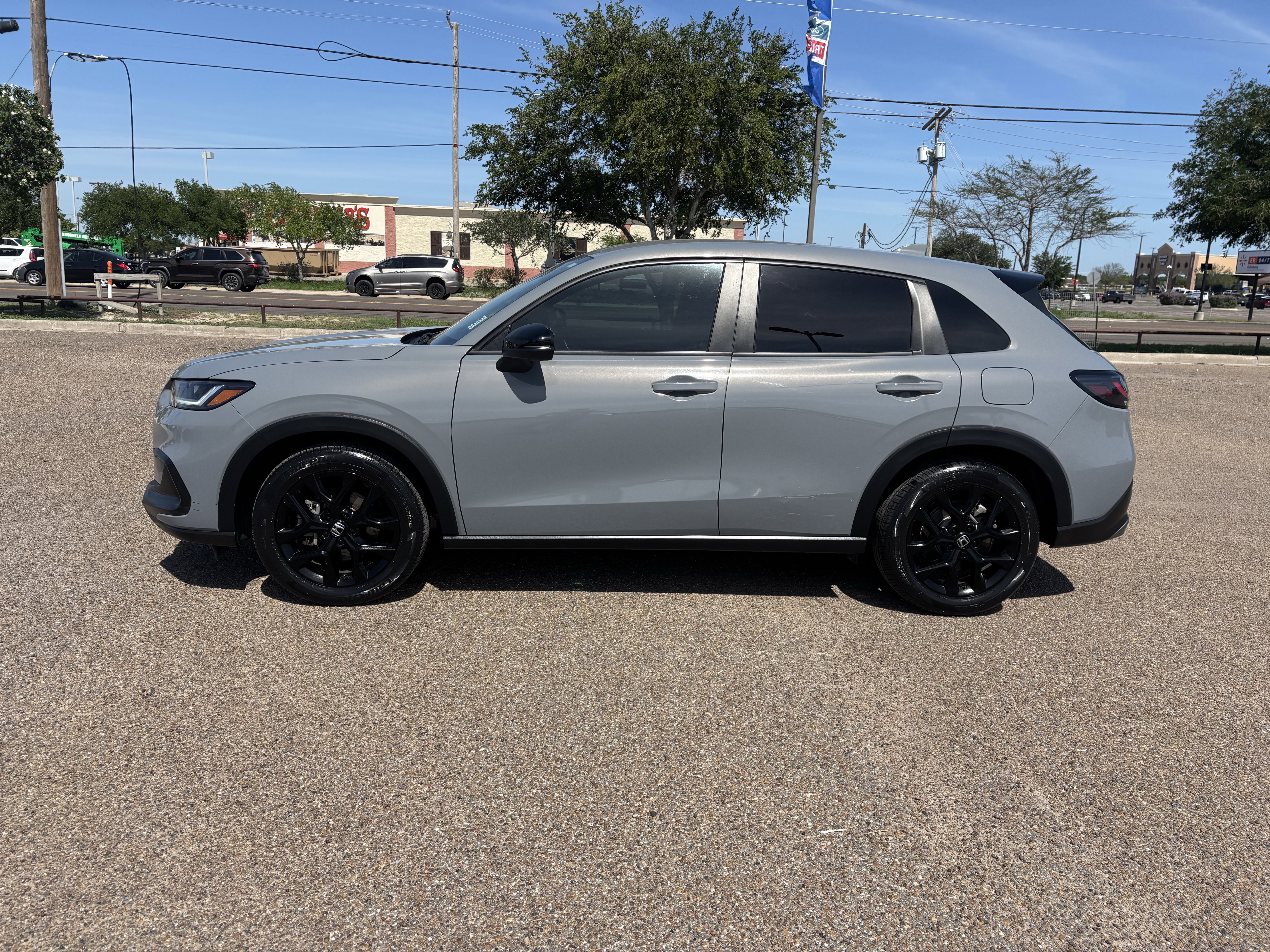 Used 2023 Honda HR-V Sport image 2