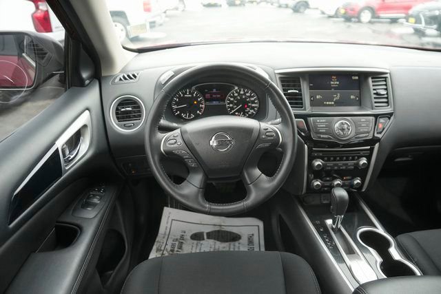 Used 2020 Nissan Pathfinder SV image 20