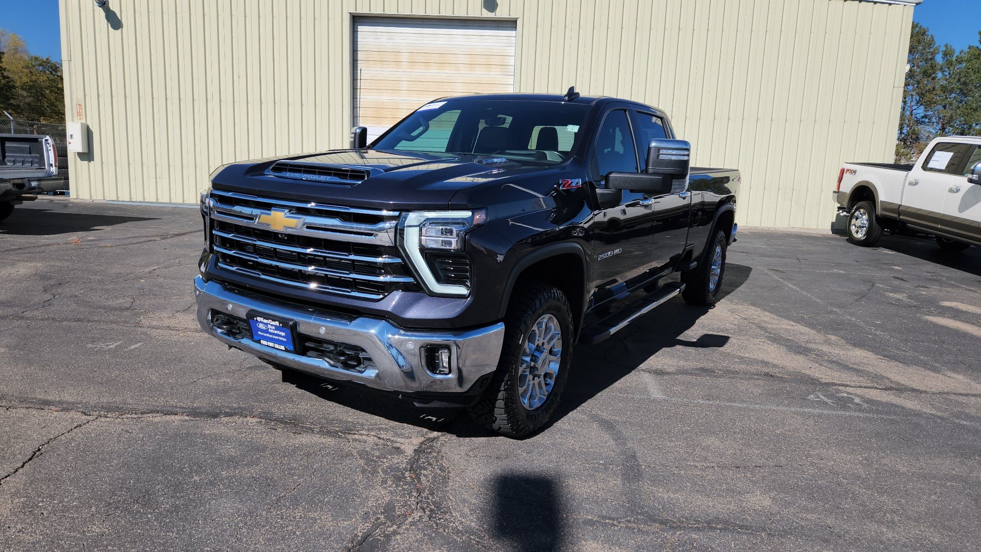 Used 2024 Chevrolet Silverado 2500 LTZ w/ LTZ Convenience Package AWD/4WD image 3