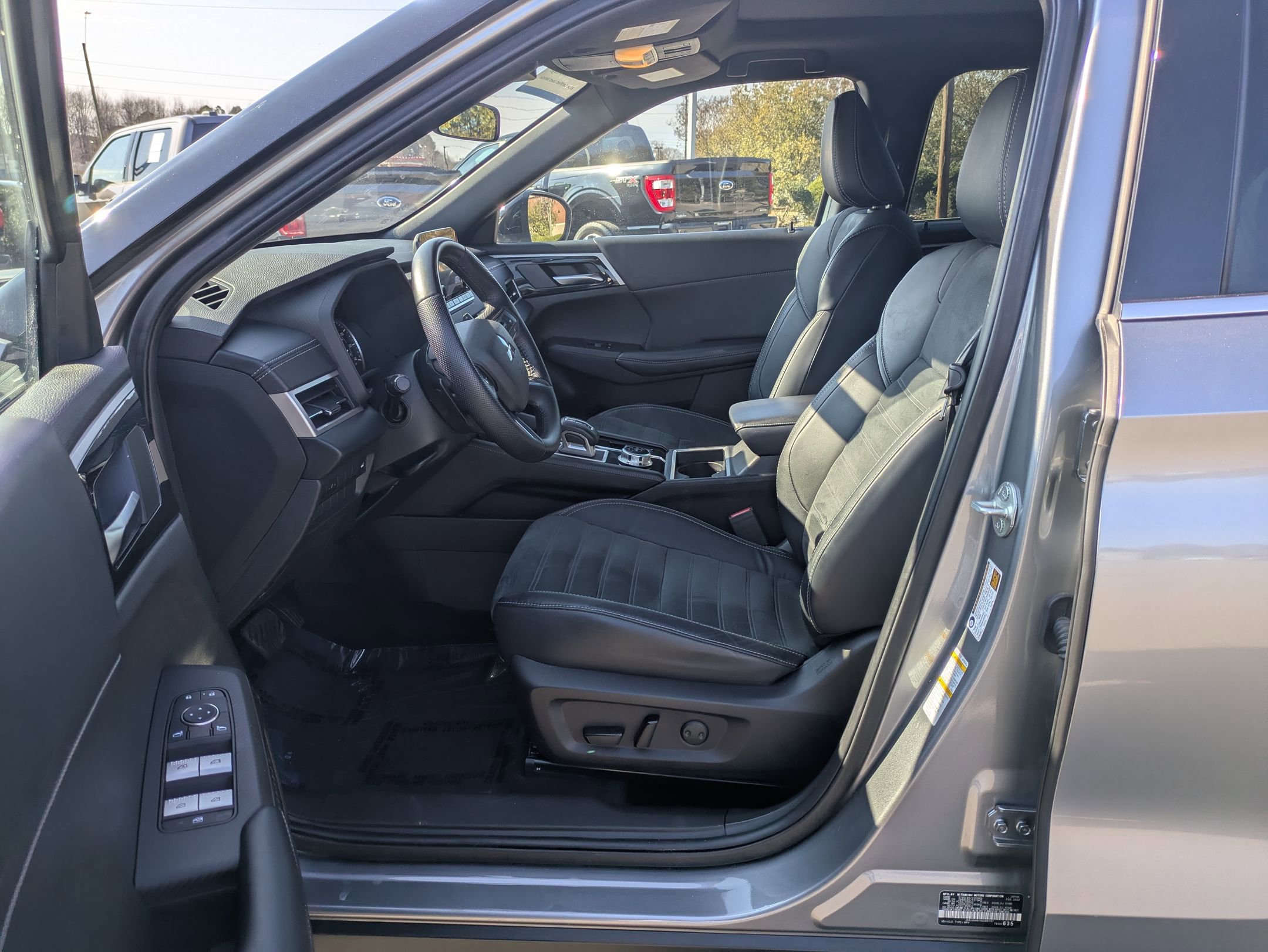 Used 2022 Mitsubishi Outlander SE image 15