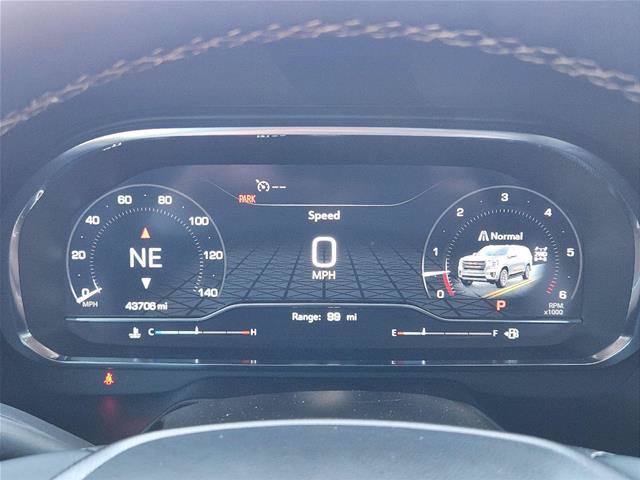 Used 2024 GMC Yukon AT4 w/ Technology Package AWD/4WD image 15
