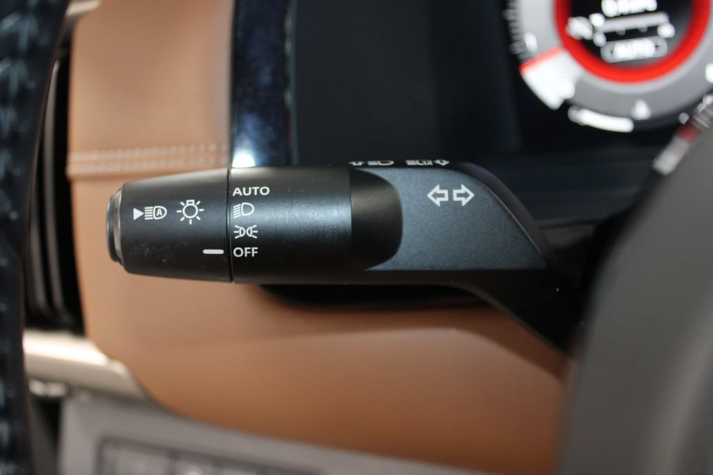Used 2023 Nissan Pathfinder Platinum AWD/4WD image 38
