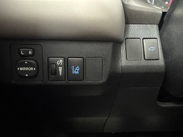 Used 2018 Toyota RAV4 Limited FWD image 19