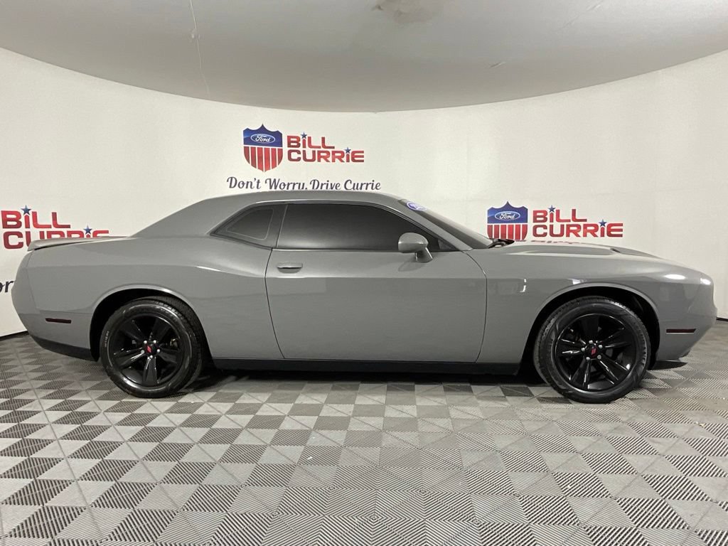 Used 2019 Dodge Challenger SXT RWD image 2