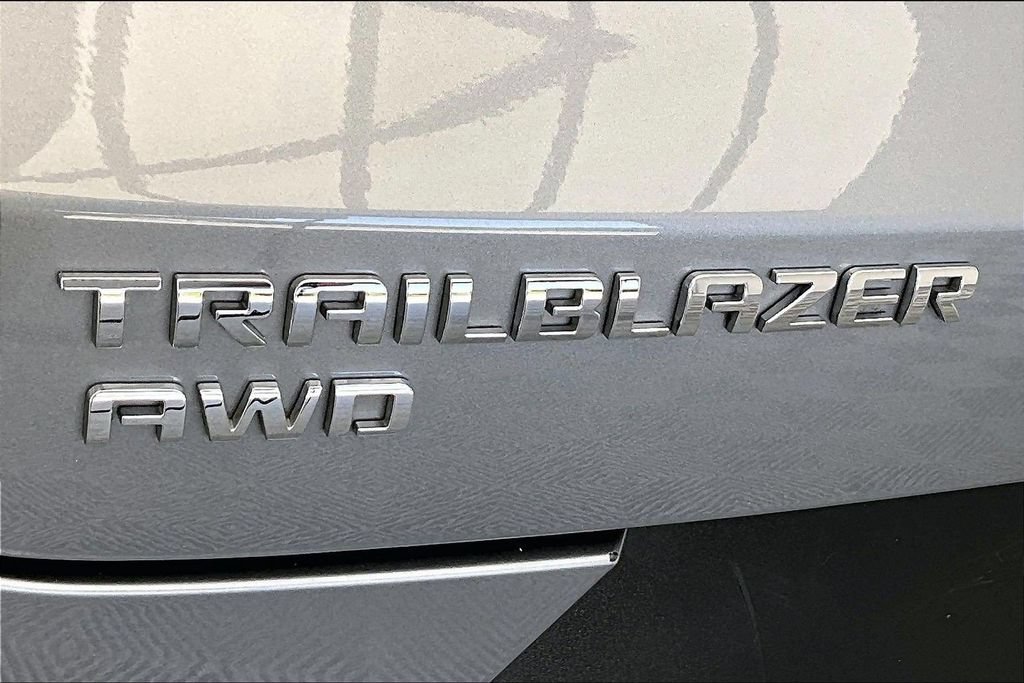 Used 2023 Chevrolet TrailBlazer LT w/ Convenience Package AWD/4WD image 8