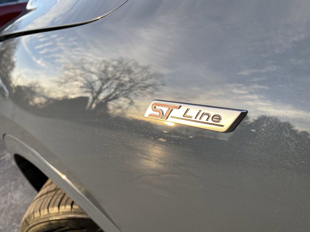 Certified 2025 Ford Escape ST-Line Elite w/ Premium Technology Package image 49