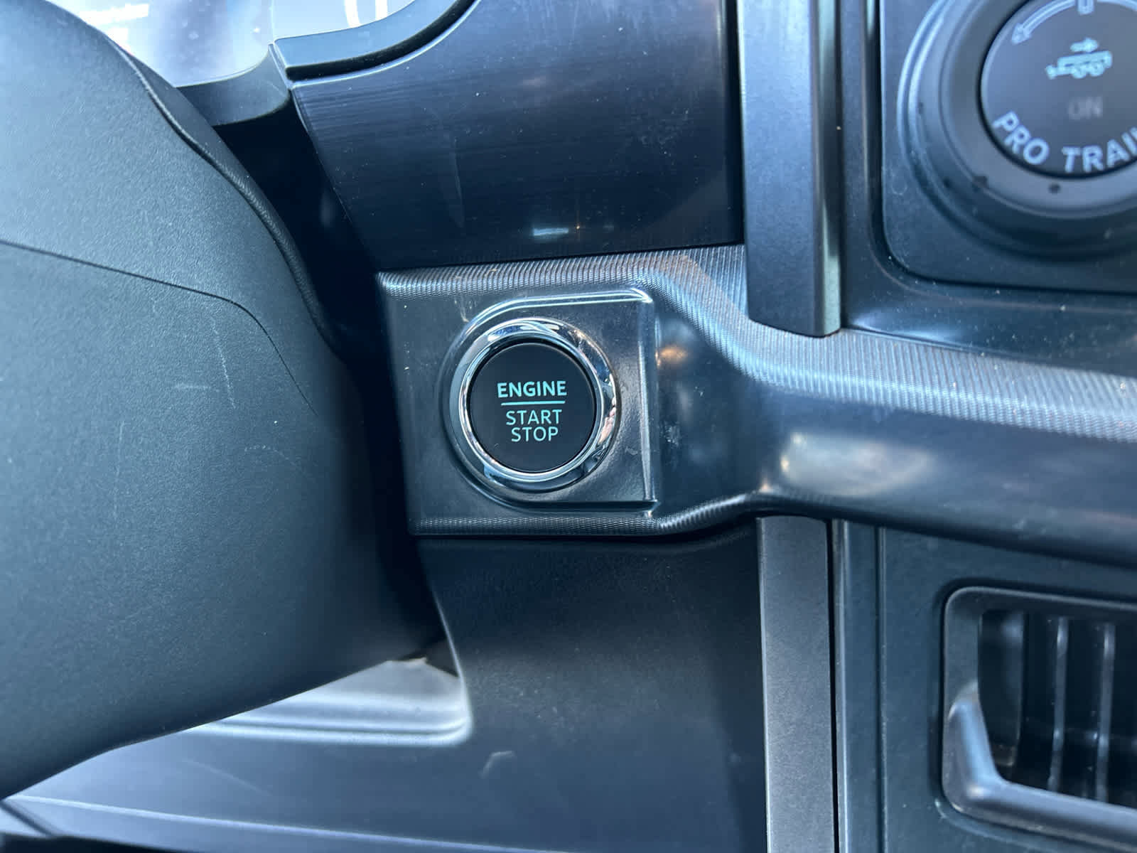 Certified 2025 Ford F150 Lariat image 30