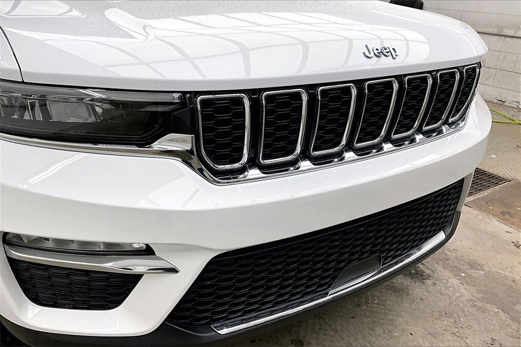 Used 2022 Jeep Grand Cherokee Limited 4xe image 28