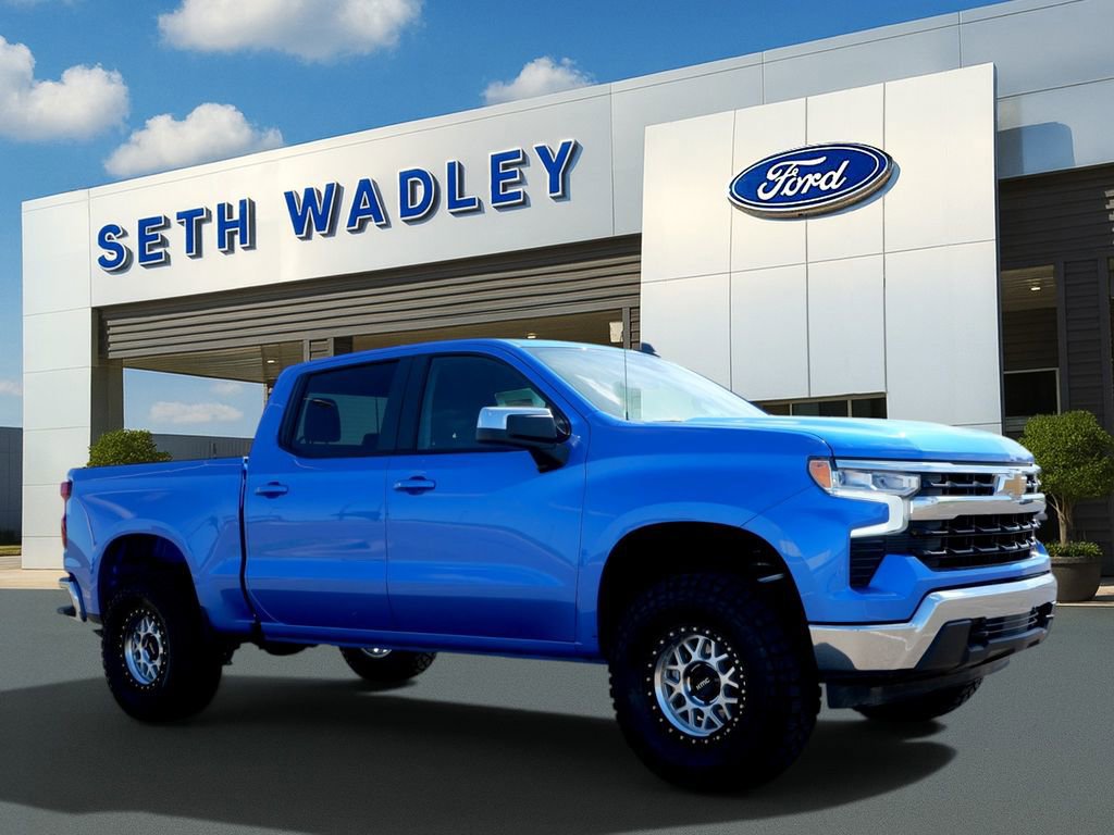 Used 2025 Chevrolet Silverado 1500 LT AWD/4WD image 4