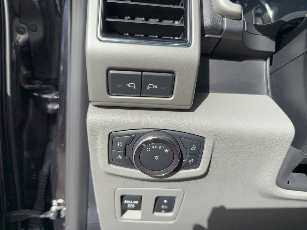 Certified 2019 Ford F150 Lariat w/ Equipment Group 502A Luxury image 26