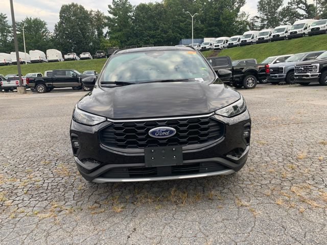 Certified 2025 Ford Escape ST-Line Select AWD/4WD image 3