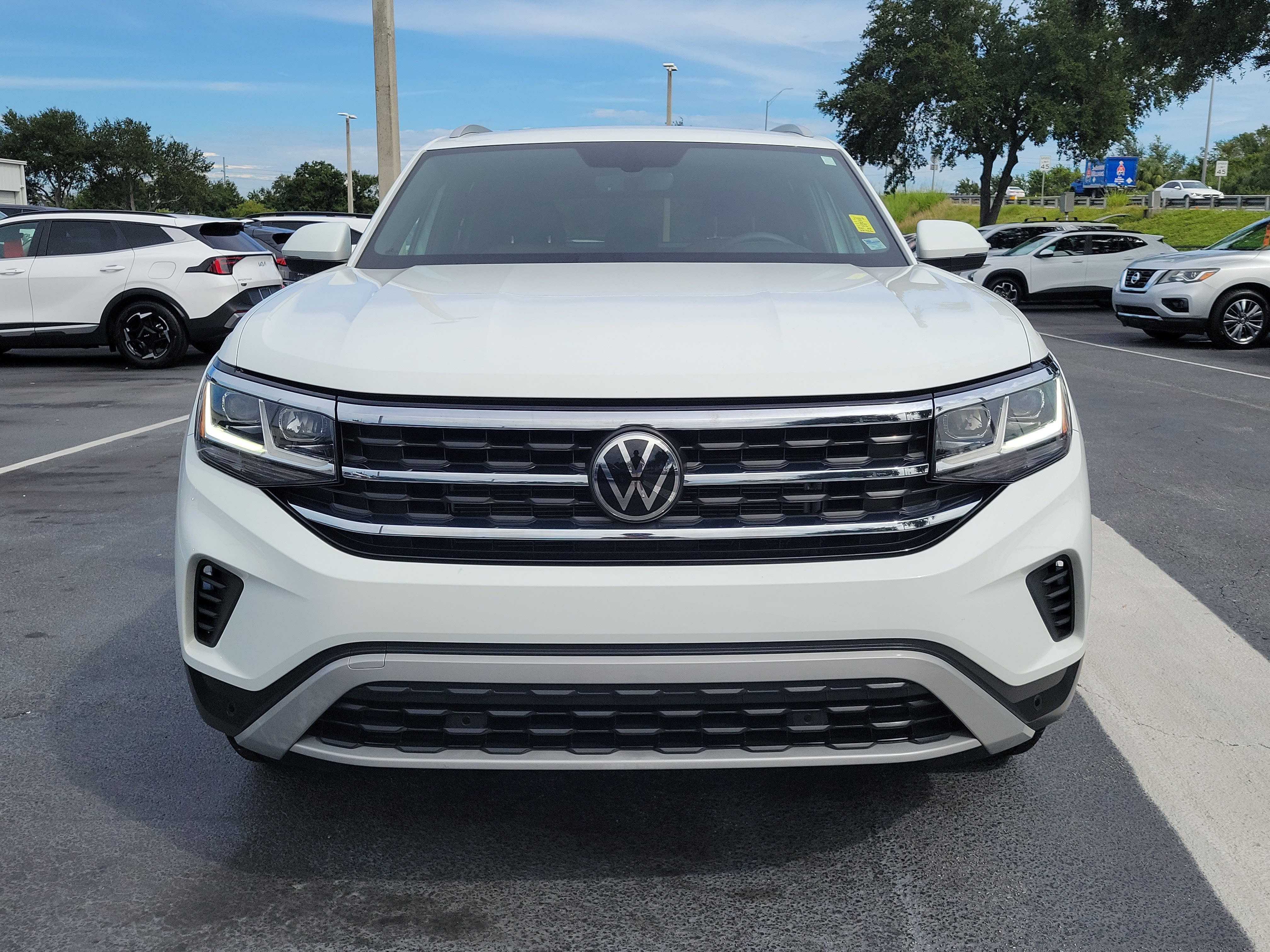 Used 2022 Volkswagen Atlas Cross Sport SE FWD image 2