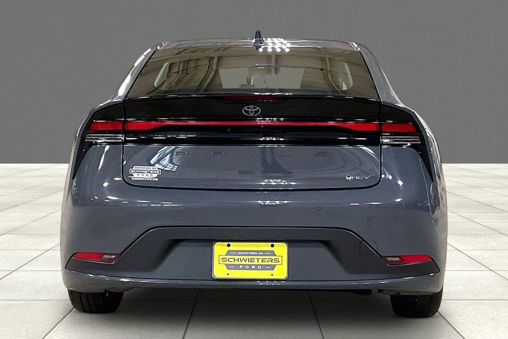 Used 2024 Toyota Prius LE FWD image 4