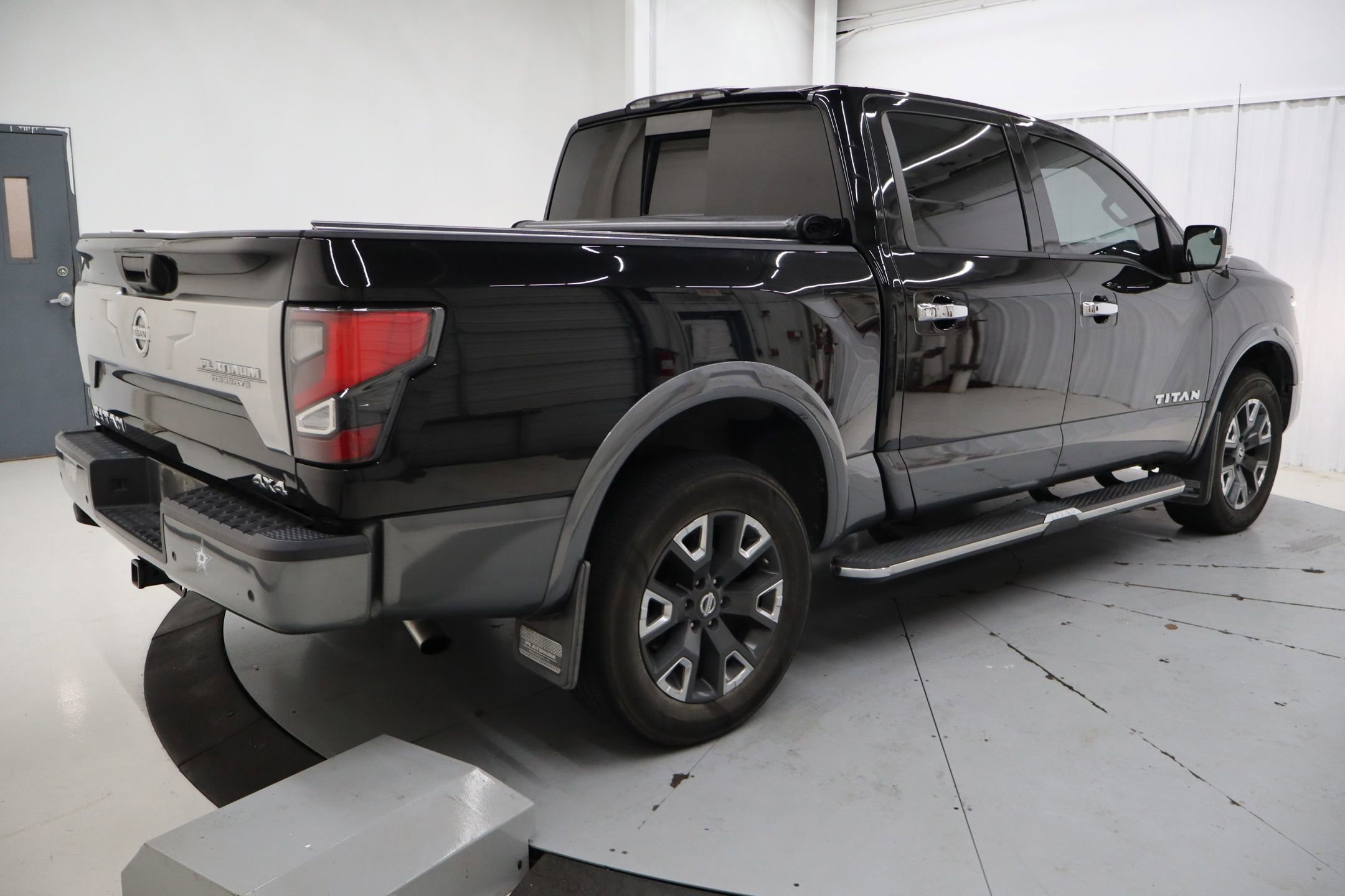 Used 2021 Nissan Titan Platinum Reserve w/ Moonroof Package image 5