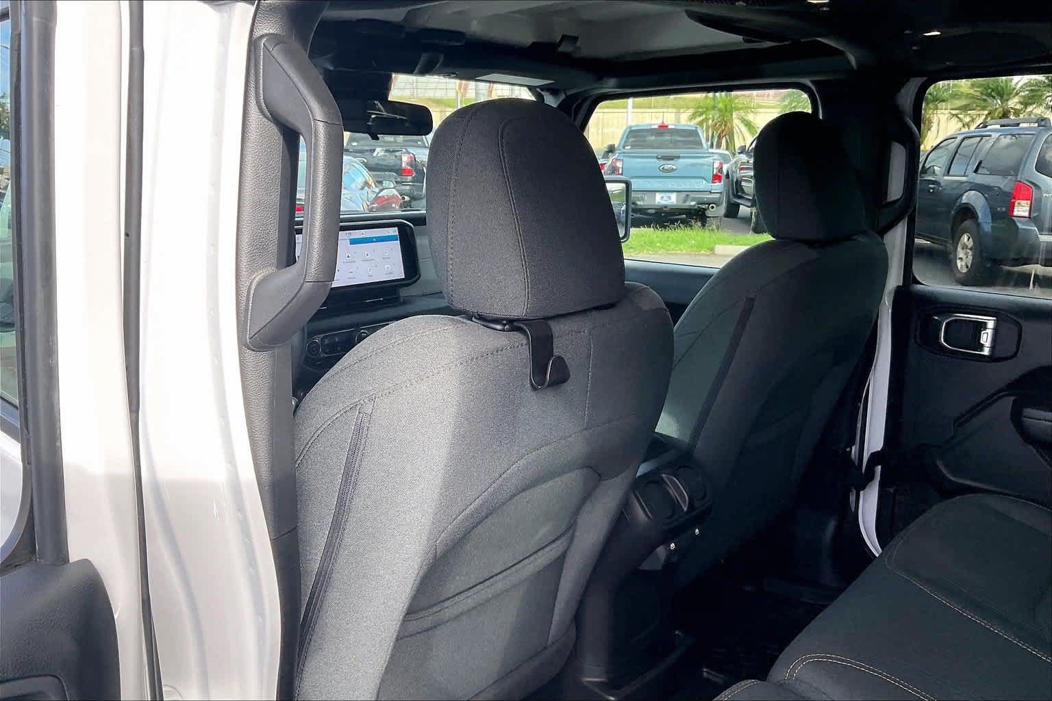Used 2024 Jeep Wrangler Unlimited w/ Dual Top Group AWD/4WD image 12
