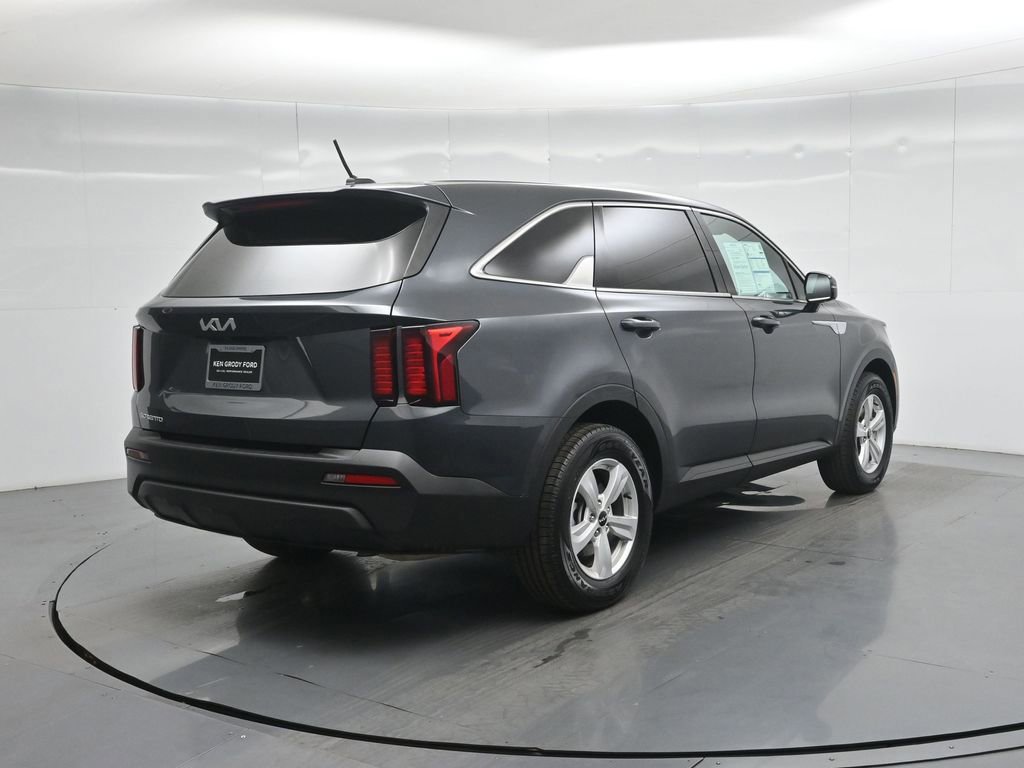 Used 2023 Kia Sorento LX image 16
