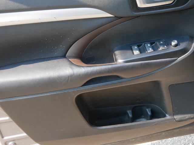 Used 2019 Toyota Highlander XLE AWD/4WD image 13