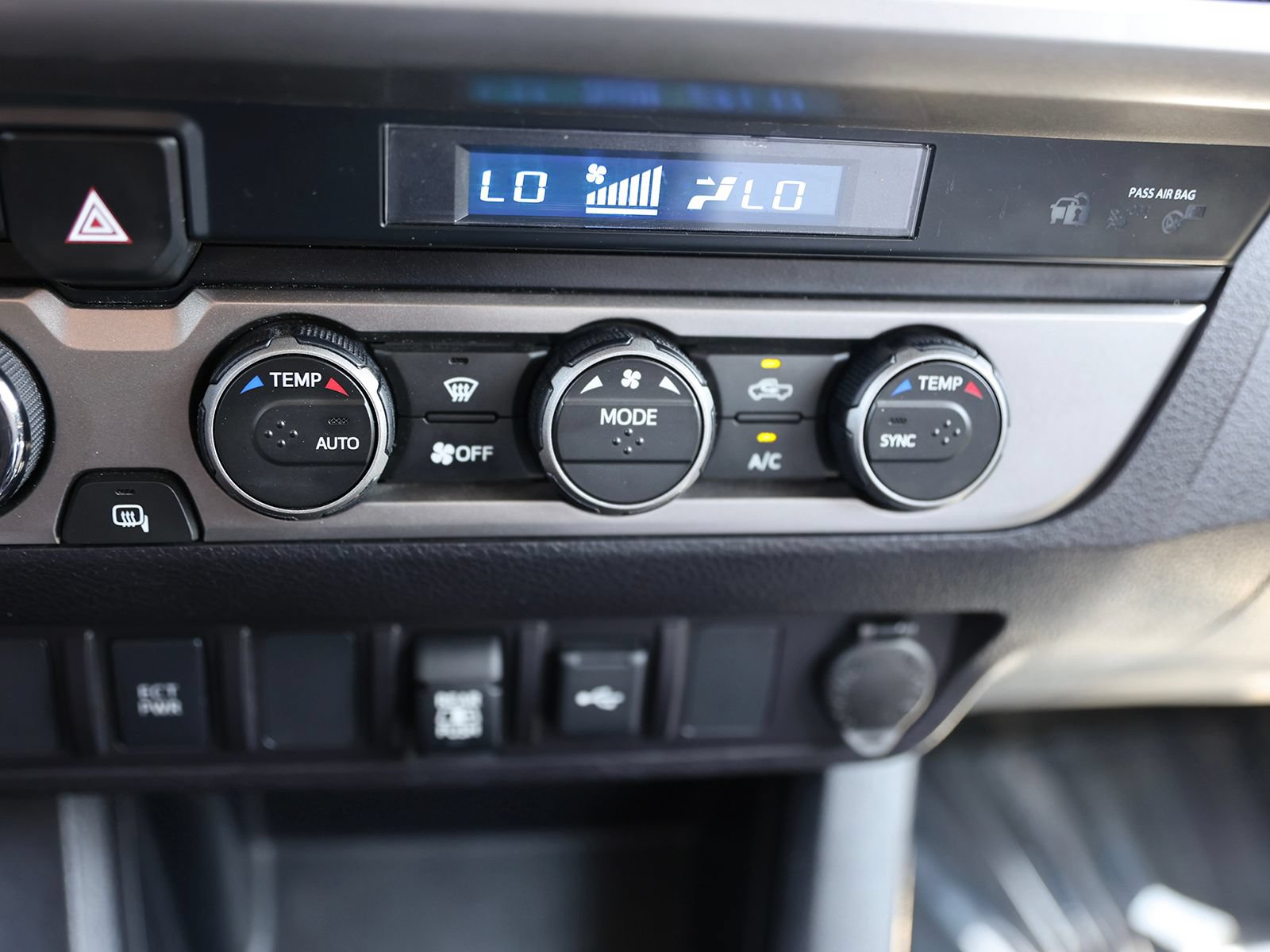 Used 2021 Toyota Tacoma SR5 AWD/4WD image 27
