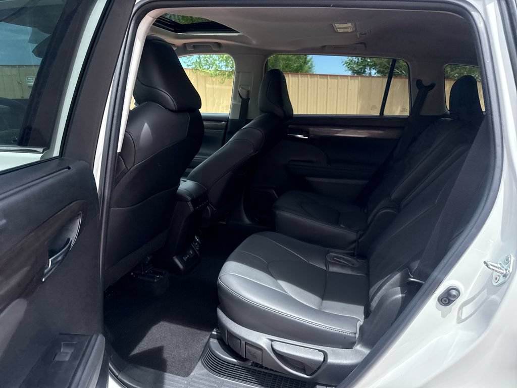 Used 2023 Toyota Highlander Limited AWD/4WD image 19