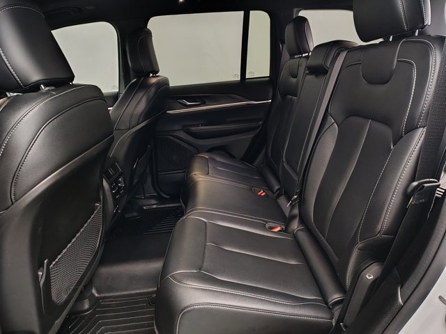 Used 2024 Jeep Grand Cherokee Limited w/ Black Appearance Package AWD/4WD image 27