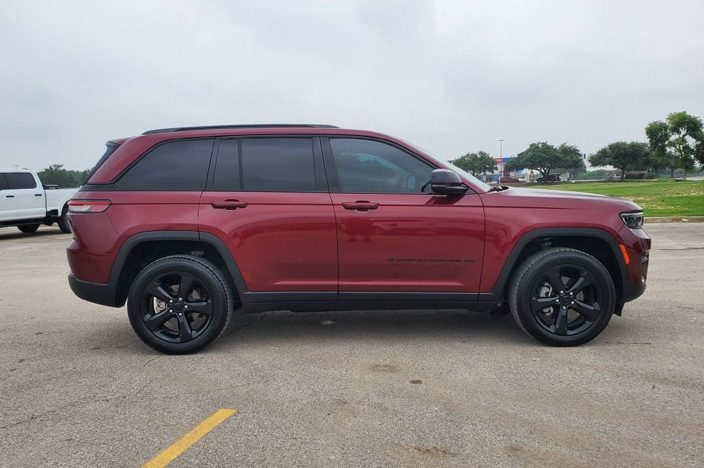 Used 2023 Jeep Grand Cherokee Altitude RWD image 29