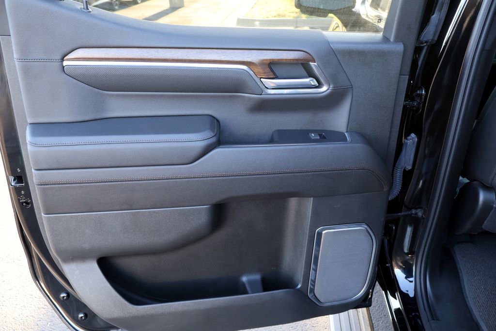 Used 2023 Chevrolet Silverado 1500 High Country w/ Technology Package image 29