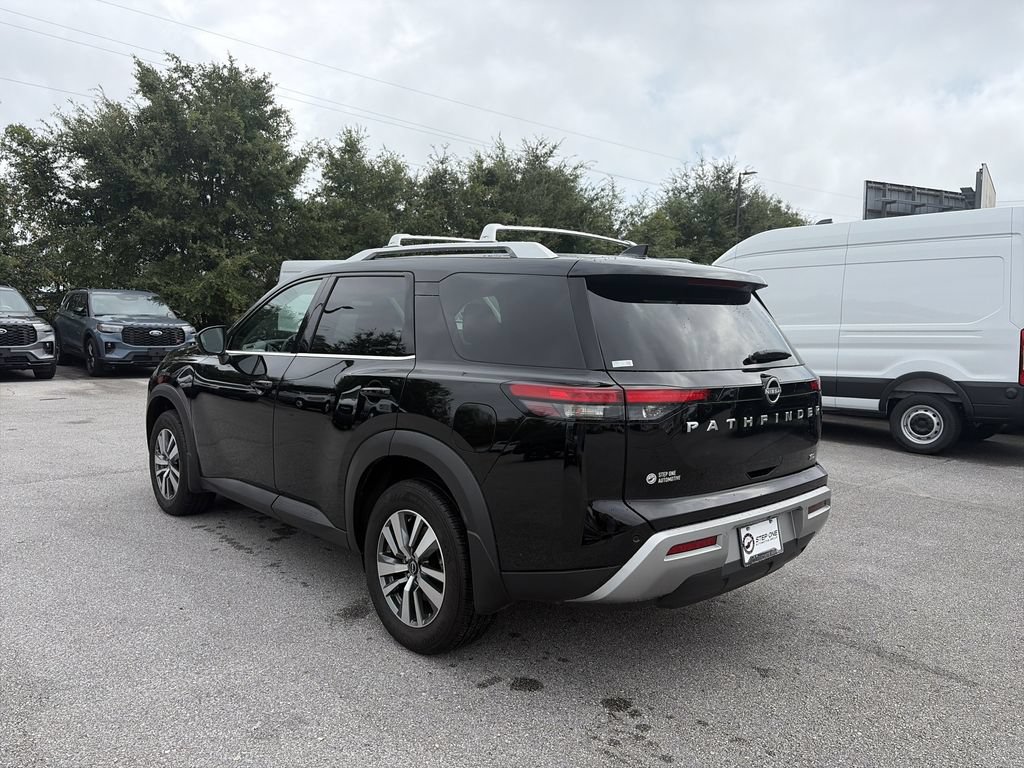 Used 2025 Nissan Pathfinder SL FWD image 5
