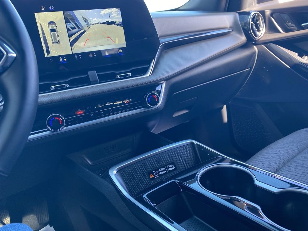 Used 2025 Chevrolet Equinox LT w/ Convenience Package II image 42