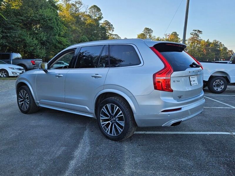 Used 2020 Volvo XC90 T5 Momentum image 3
