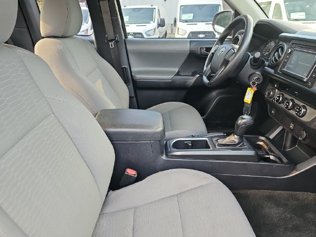 Used 2017 Toyota Tacoma SR AWD/4WD image 10