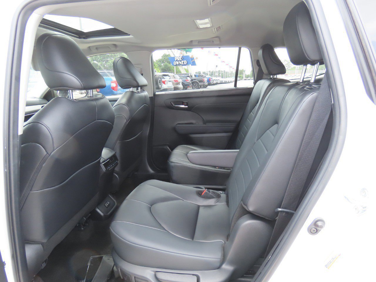 Used 2024 Toyota Highlander XLE FWD image 19