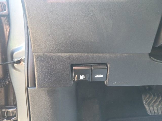 Used 2021 Nissan Versa SV image 23