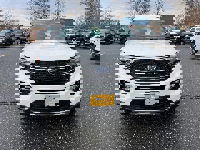 Certified 2022 Ford Explorer XLT w/ Equipment Group 202A image 8
