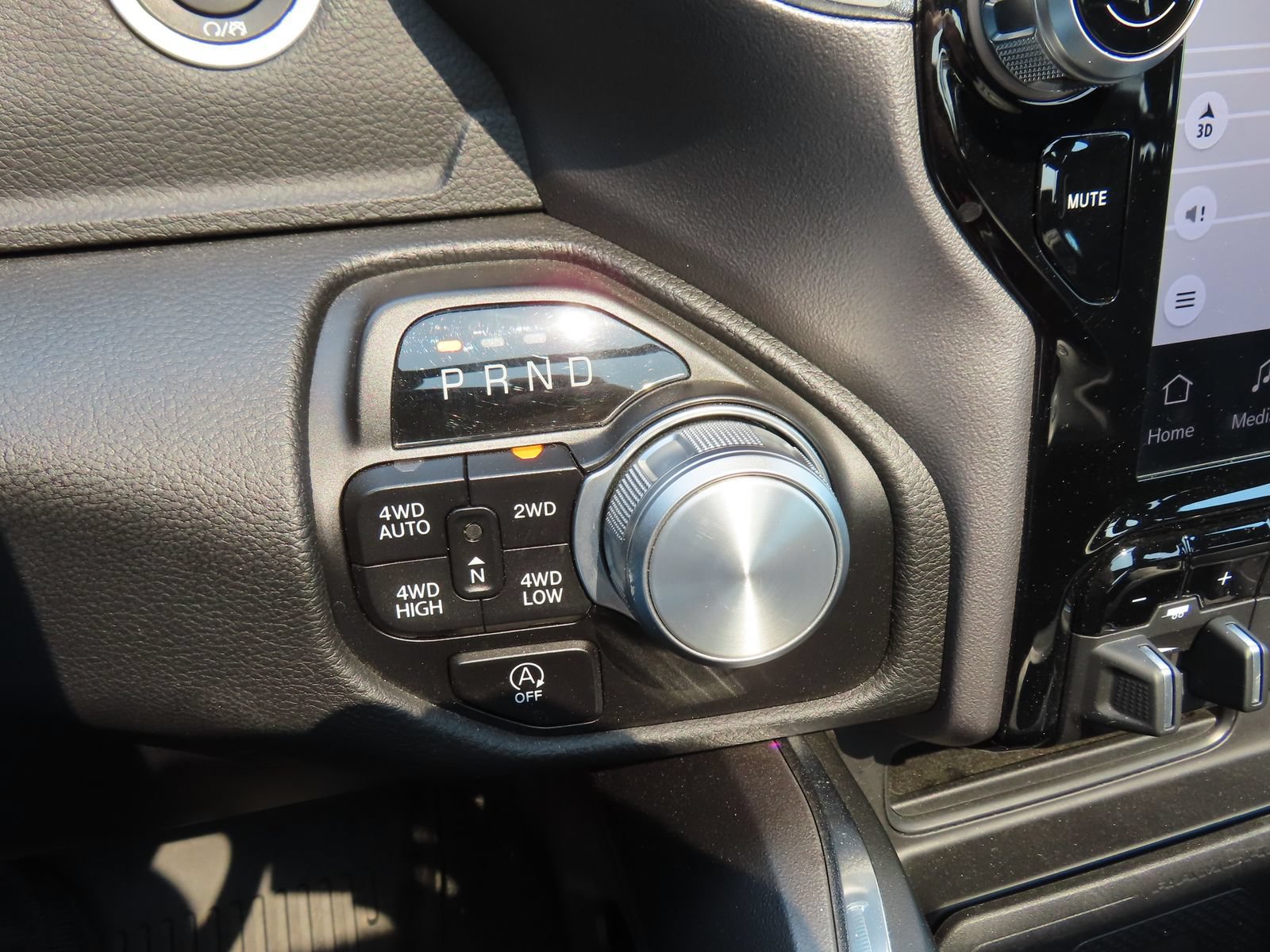 Used 2023 RAM 1500 Laramie AWD/4WD image 28